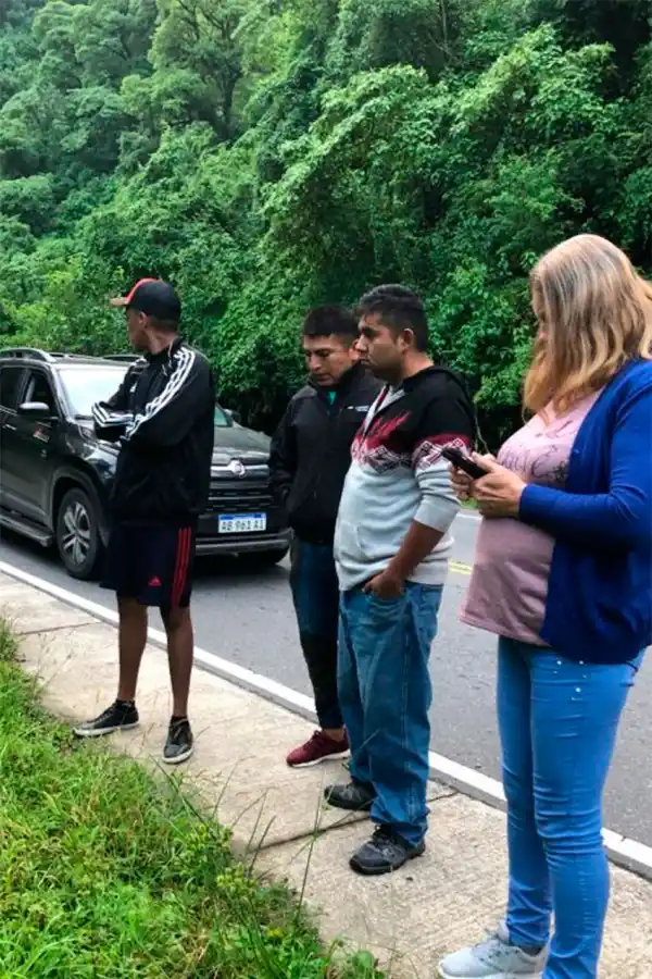 Largas filas de autos y hasta un accidente en la reapertura del camino a Tafí del Valle