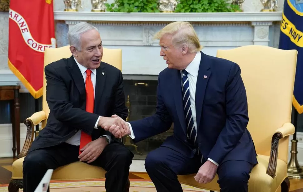EN LA CASA BLANCA. Netanyahu y Trump, en un momento de la reunión. 