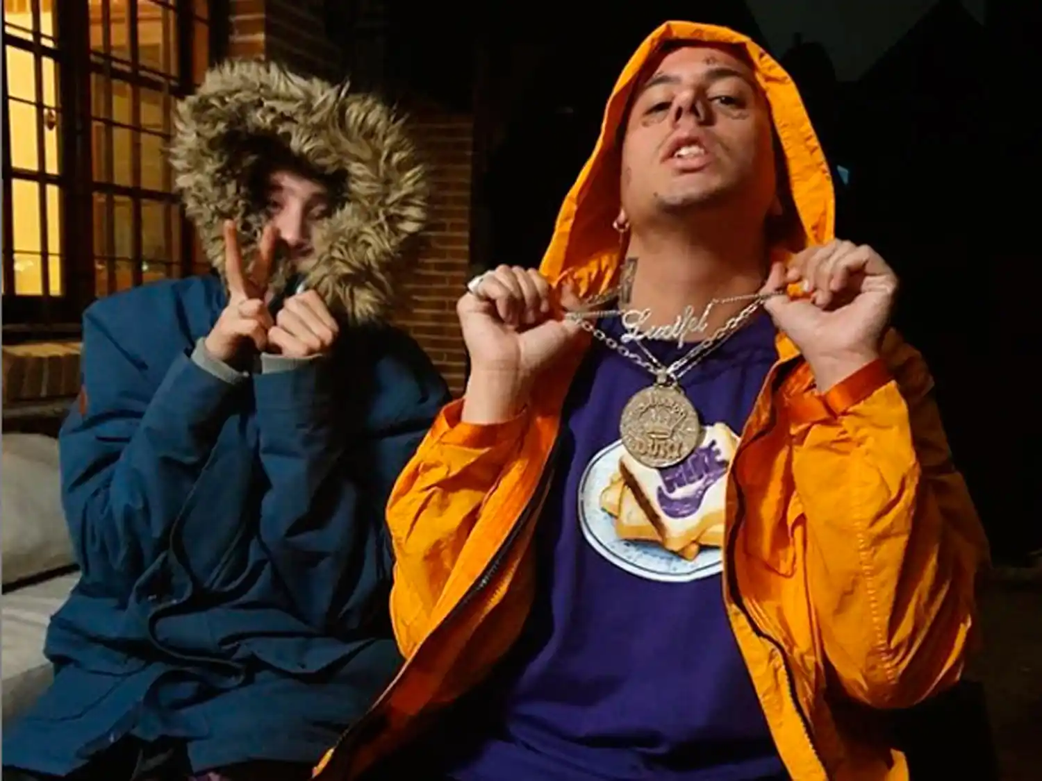 CON DUKI. El tucumano trabaja como productor y técnico de Duki. 