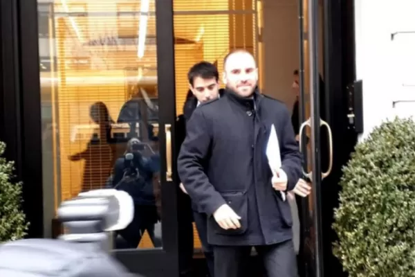 Primera reunión oficial de Guzmán con el FMI