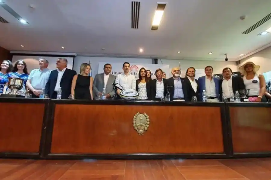 EN LA LEGISLATURA. En la presentación estuvieron: Marcelo Corbalán Costilla, José Banegas, Elena Colombres Garmendia, Cristian Caliva, Gerónimo Vargas Aignasse, Ricardo Bussi, Cayetano Fortino, Salustiano Paz y Martín Terán. la gaceta / foto de federico espósito