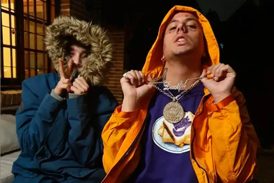 CON DUKI. El tucumano trabaja como productor y técnico de Duki. 