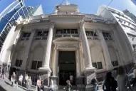 El Banco Central descongela las cuotas de los créditos en UVA, pero amortigua el impacto