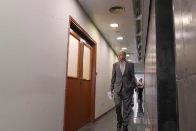 Iriarte retiró el informe de la Legislatura, pero no se marchó conforme