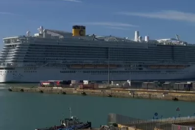 Por un posible caso de coronavirus, bloquean en Italia un crucero con 6.000 pasajeros