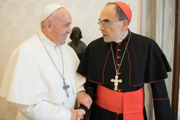 Francisco analiza si acepta la renuncia de un cardenal acusado de encubrir abusos