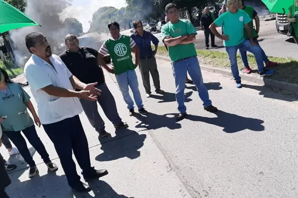 La lucha sindical por la cláusula gatillo cobra impulso con cortes y protestas