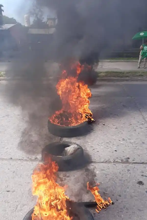 La lucha sindical por la cláusula gatillo cobra impulso con cortes y protestas