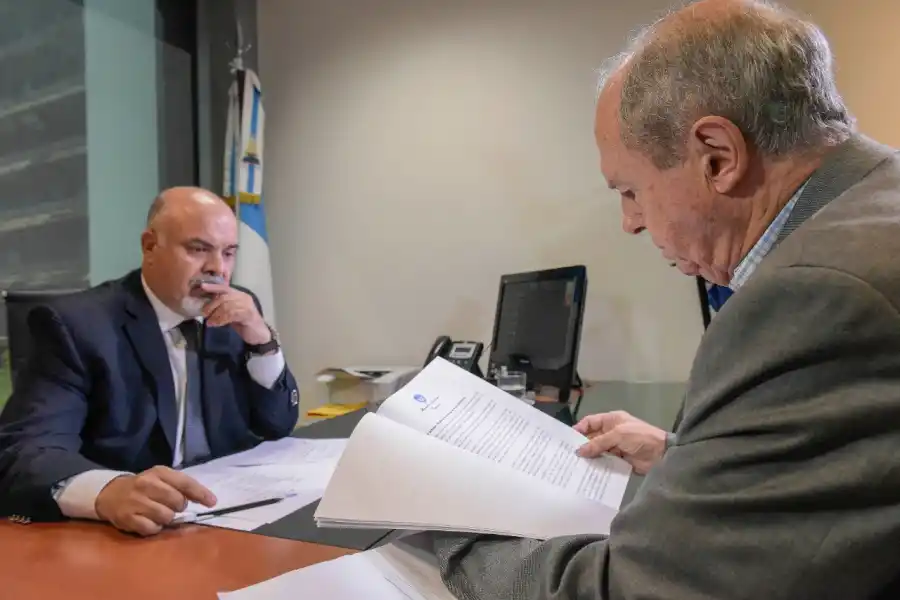 Iriarte retiró el informe de la Legislatura, pero no se marchó conforme