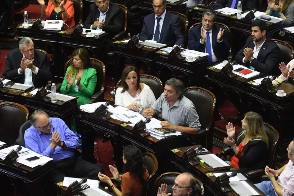 EL TITULAR DE LA BANCADA UNIFICADA DEL PERONISMO. Máximo Kirchner expone la postura del oficialismo durante la deliberación, que duró cuatro horas. telam