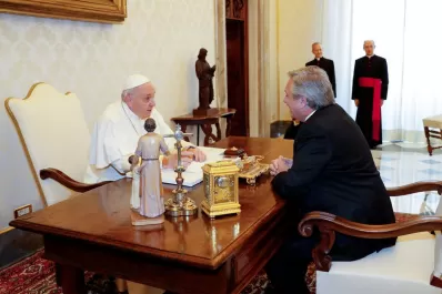 Alberto Fernández estuvo con el Papa, quien le pidió que sea un mensajero de la paz