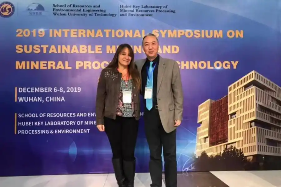 SIMPOSIO. La investigadora fue invitada a disertar por Shaoxian Song, decano de la Universidad de Tecnología de Wuhan.