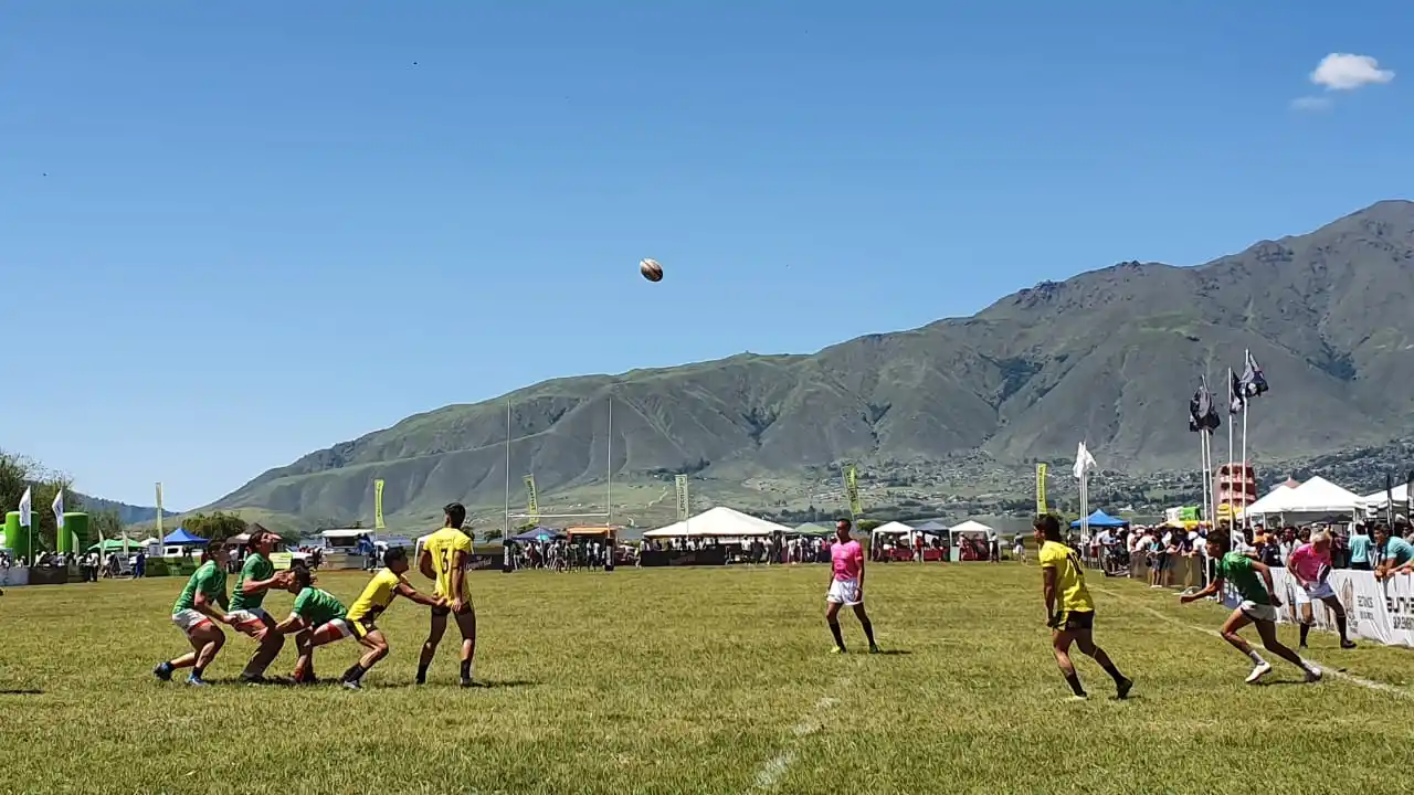 Sol, música y buen rugby: Tafí Del Valle vive una verdadera fiesta con el Seven