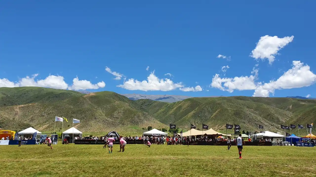 Sol, música y buen rugby: Tafí Del Valle vive una verdadera fiesta con el Seven