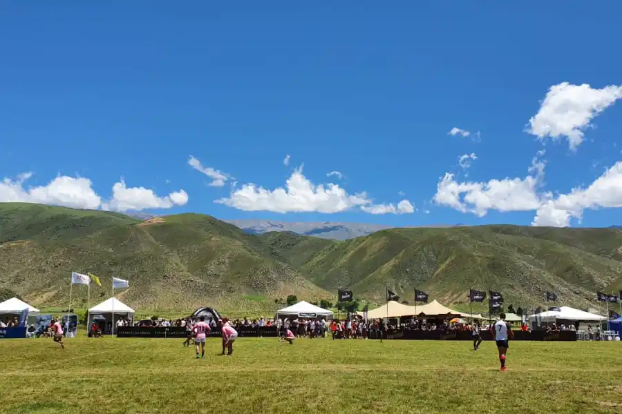 Sol, música y buen rugby: Tafí Del Valle vive una verdadera fiesta con el Seven