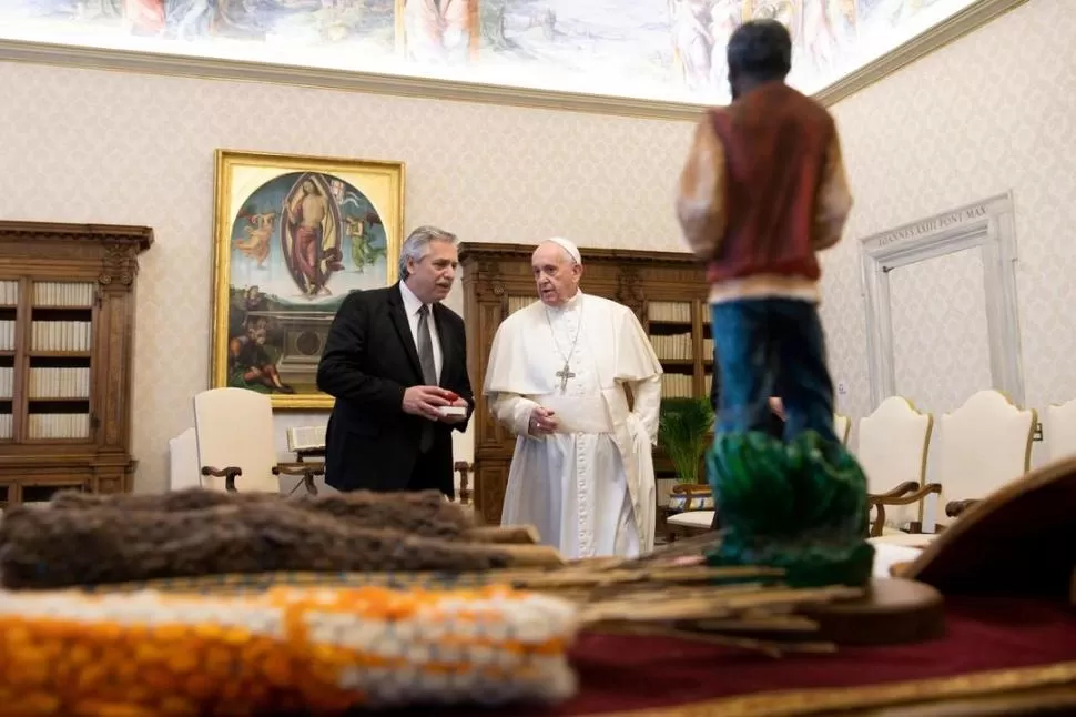EN EL VATICANO. Fernández y Francisco mantuvieron una reunión y una charla privada en el Palacio Apostólico. reuters