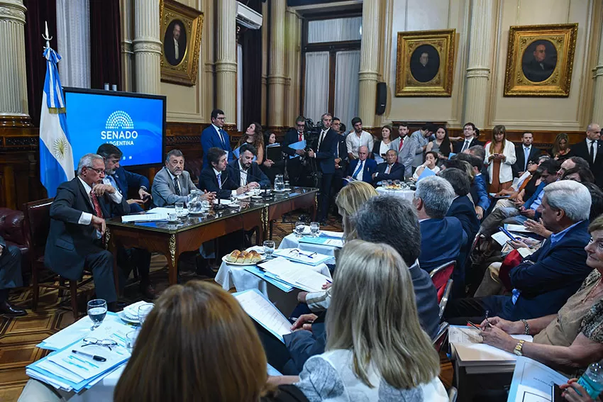 Elías de Pérez apoyará la renegociación de la deuda, pero se quejó por la falta de información