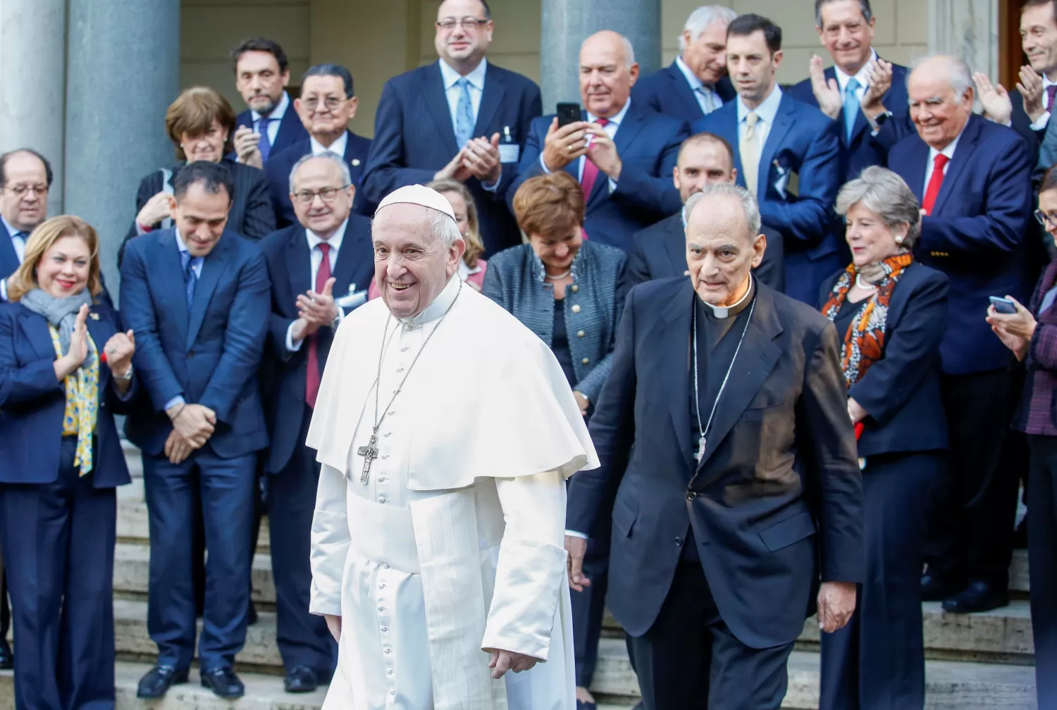 Francisco a la salida del encuentro sobre solidaridad e inclusión en el Vaticano.