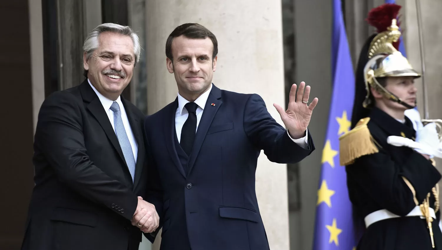 CORDIALIDAD. Ambos mandatarios se reunieron hoy en el Palacio del Elíseo, en París.