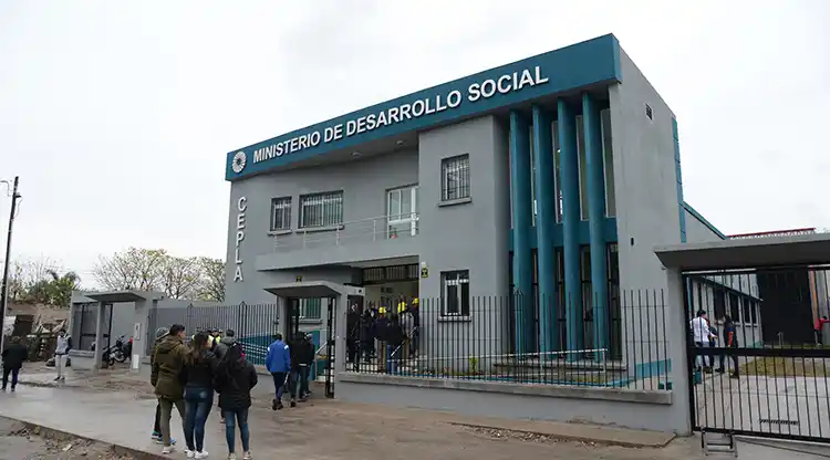 Los jóvenes y las drogas: a los chicos hay que tenerlos en las escuelas, no en la calle, dijo Jaldo 