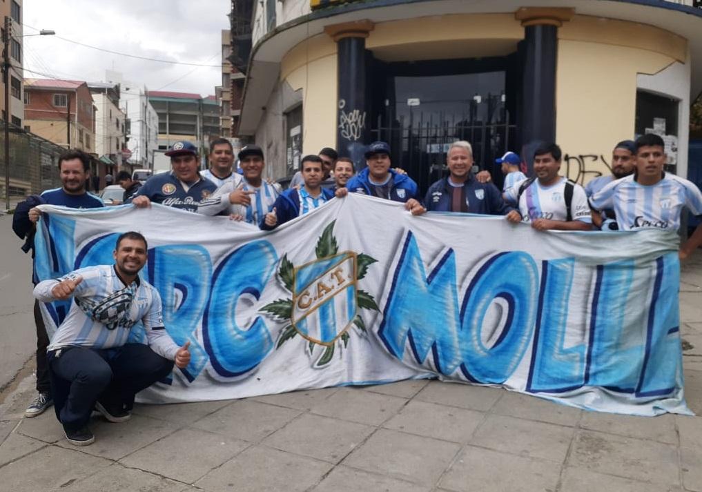 En las calles de La Paz retumba el aliento para el equipo de Zielinski