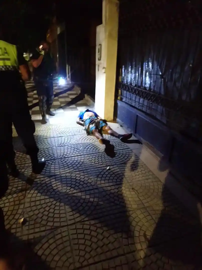 El joven hallado muerto de un tiro en el pecho tenía antecedentes por robo