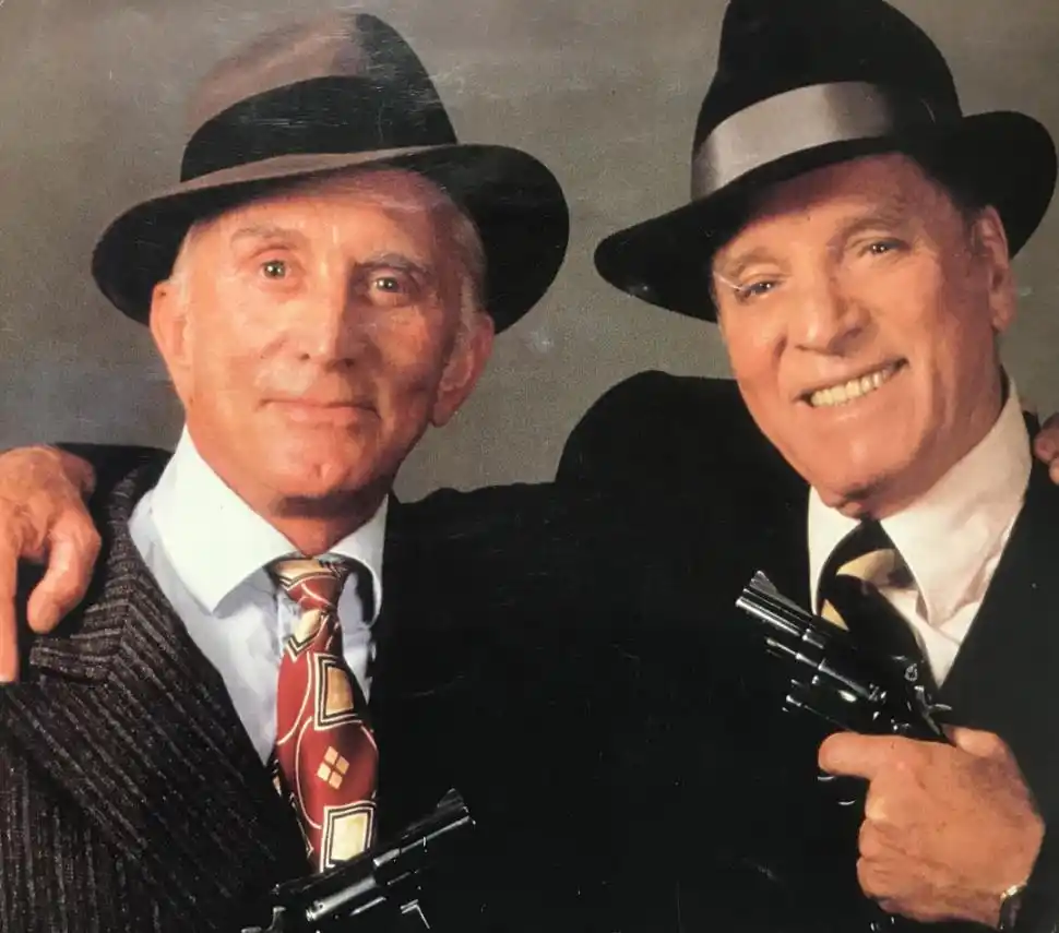 DOS TIPOS DUROS. Douglas junto a Burt Lancaster, su compañero de elenco. 