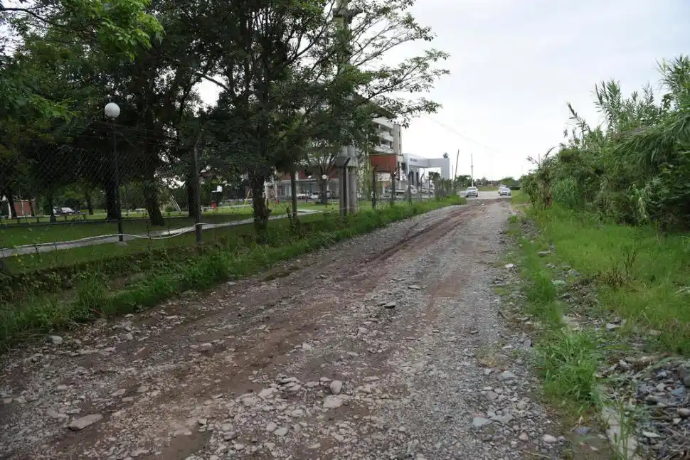 ACCESO. La concesionaria se comprometió a pavimentar el camino. 