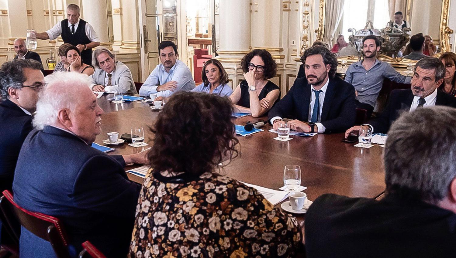 El jefe de Gabinete, Santiago Cafiero, se reunió con el ministro de Salud, Ginés González García y el resto del equipo de funcionarios.