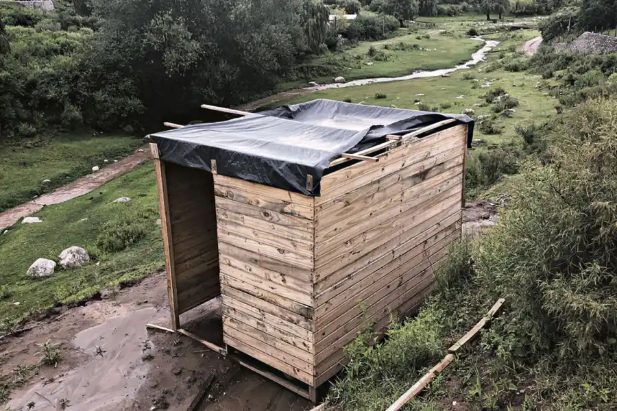 CASAS. Muchas fueron construidas sobre cornisas y terrenos “excavados”.