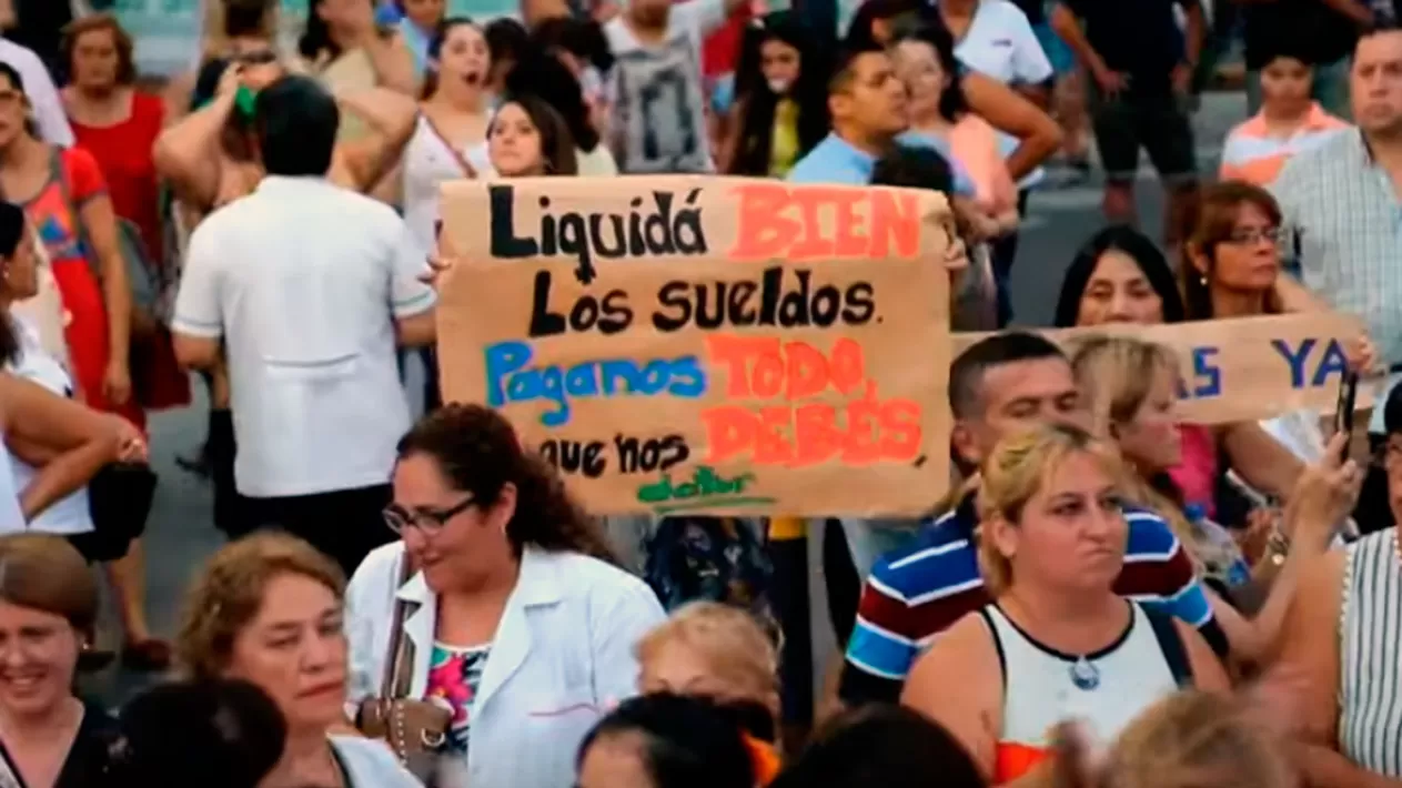 ALIVIO. Hasta la cuarentena, los estatales reclamaban el pago del último tramo de la cláusula gatillo.