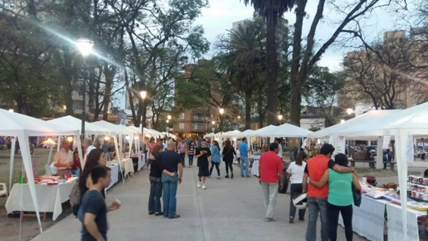 Artesanías: feria en el parque Avellaneda