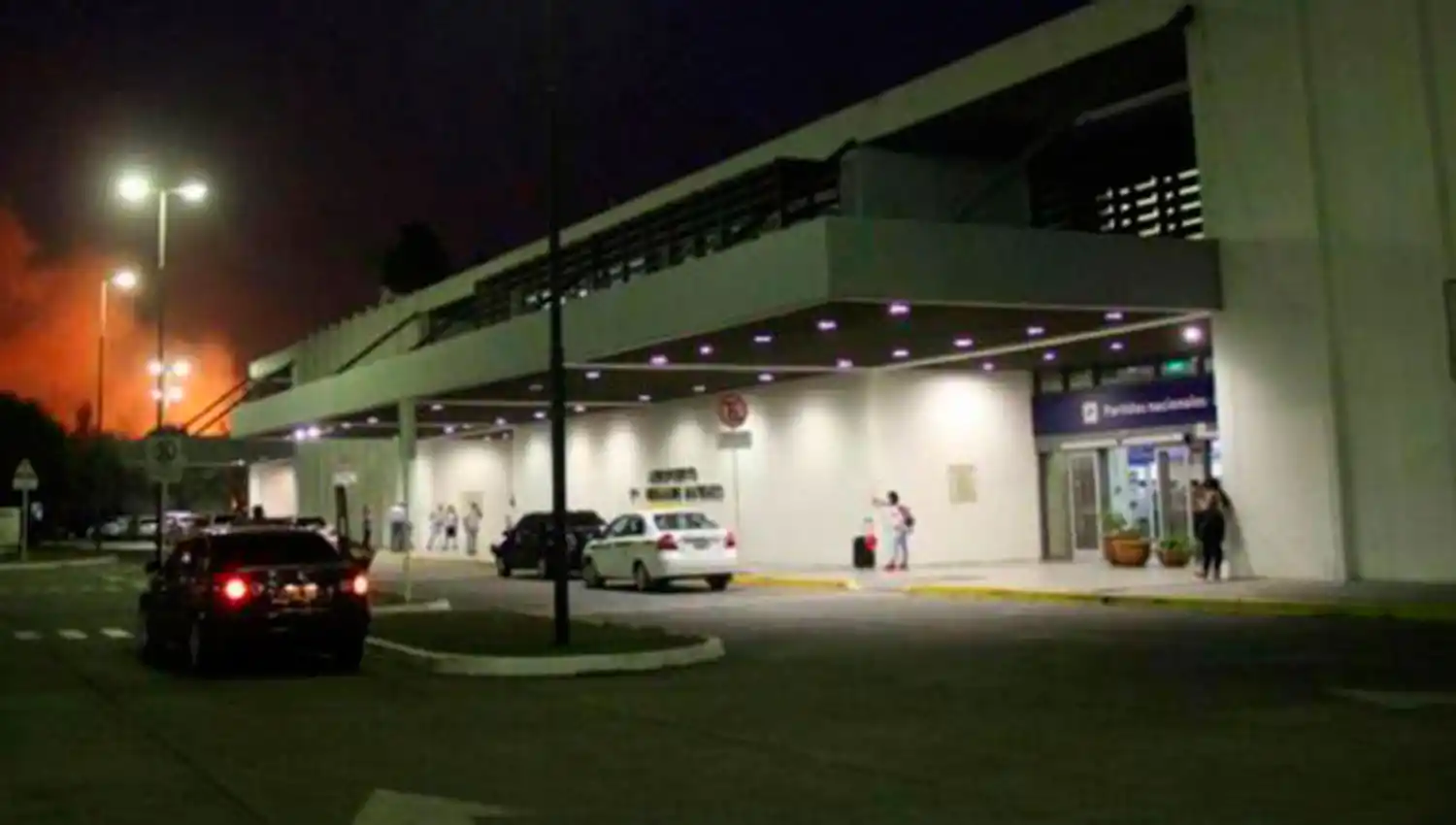 Este es el único aeropuerto del país donde los choferes se pelean en la puerta
