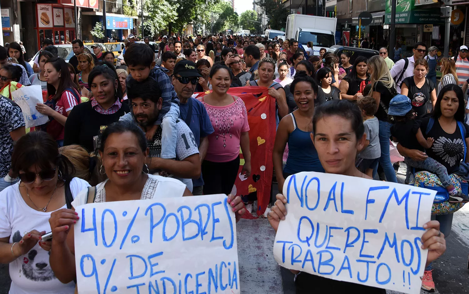 Las protestas se concentraron en el Obelisco y en las afueras del Congreso.