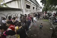 Miles de tucumanos ya compran mercadería con la Tarjeta Alimentar