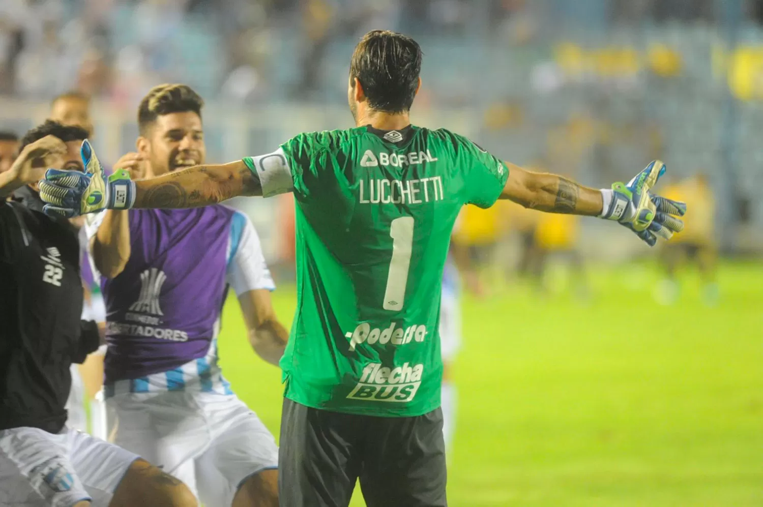 UNA BESTIA. Lucchetti atajó dos penales, uno el que eliminaba a Atlético y el equipo avanzó a la fase 3 de la Libertadores. LA GACETA / HÉCTOR PERALTA