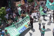 Docentes marcharon para exigir el pago de la Cláusula Gatillo