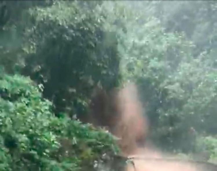 La ruta 338 estÃ¡ anegada en dos tramos debido a un fuerte temporal en el cerro