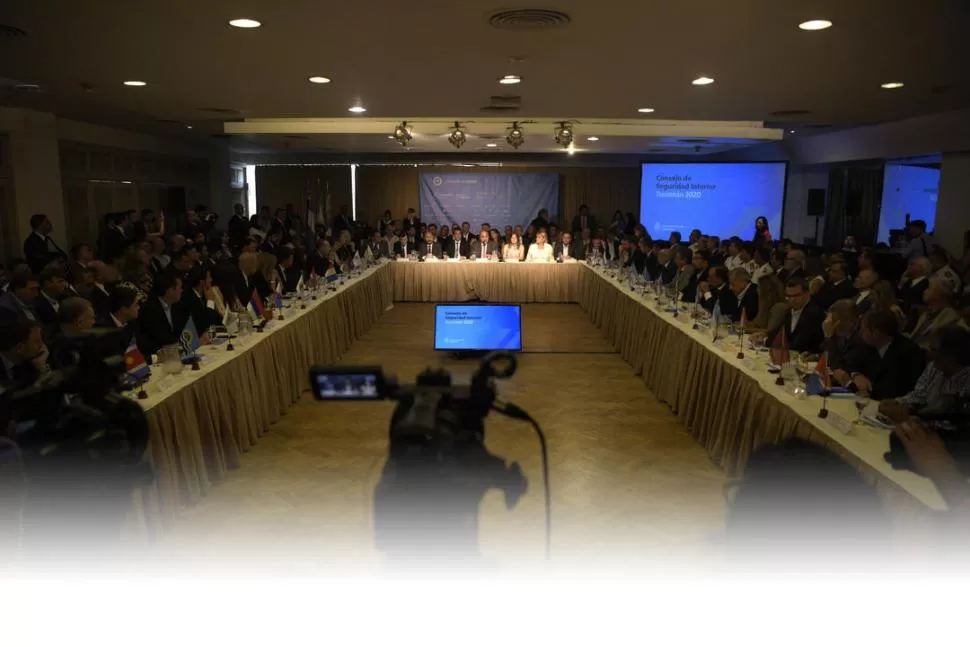 CONSEJO. Los 25 ministros de Seguridad del país. la gaceta / foto de franco vera