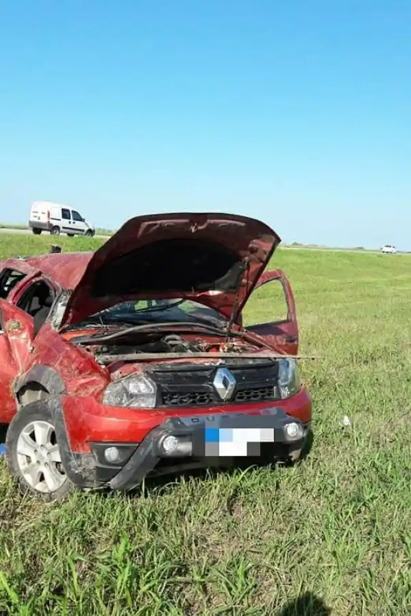 Una tucumana murió en un vuelco en la autopista Córdoba-Rosario