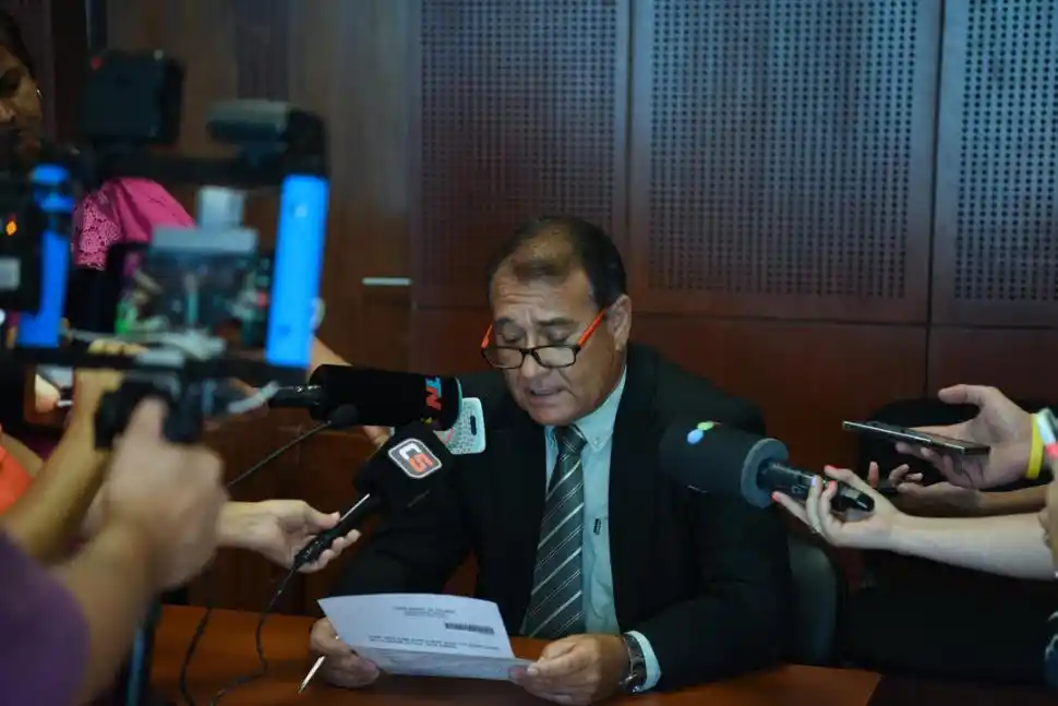 SENTENCIA. El secretario judicial Víctor Salandro lee el fallo de la Sala V.