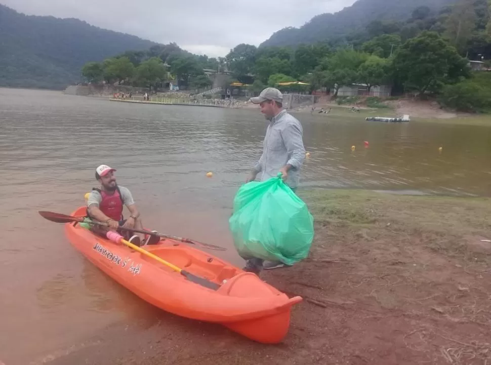 ARDUA TAREA. Luego de dos horas de trabajo intenso, se lograron recolectar 30 bolsas repletas de basura. gentileza ente tucumán turismo  