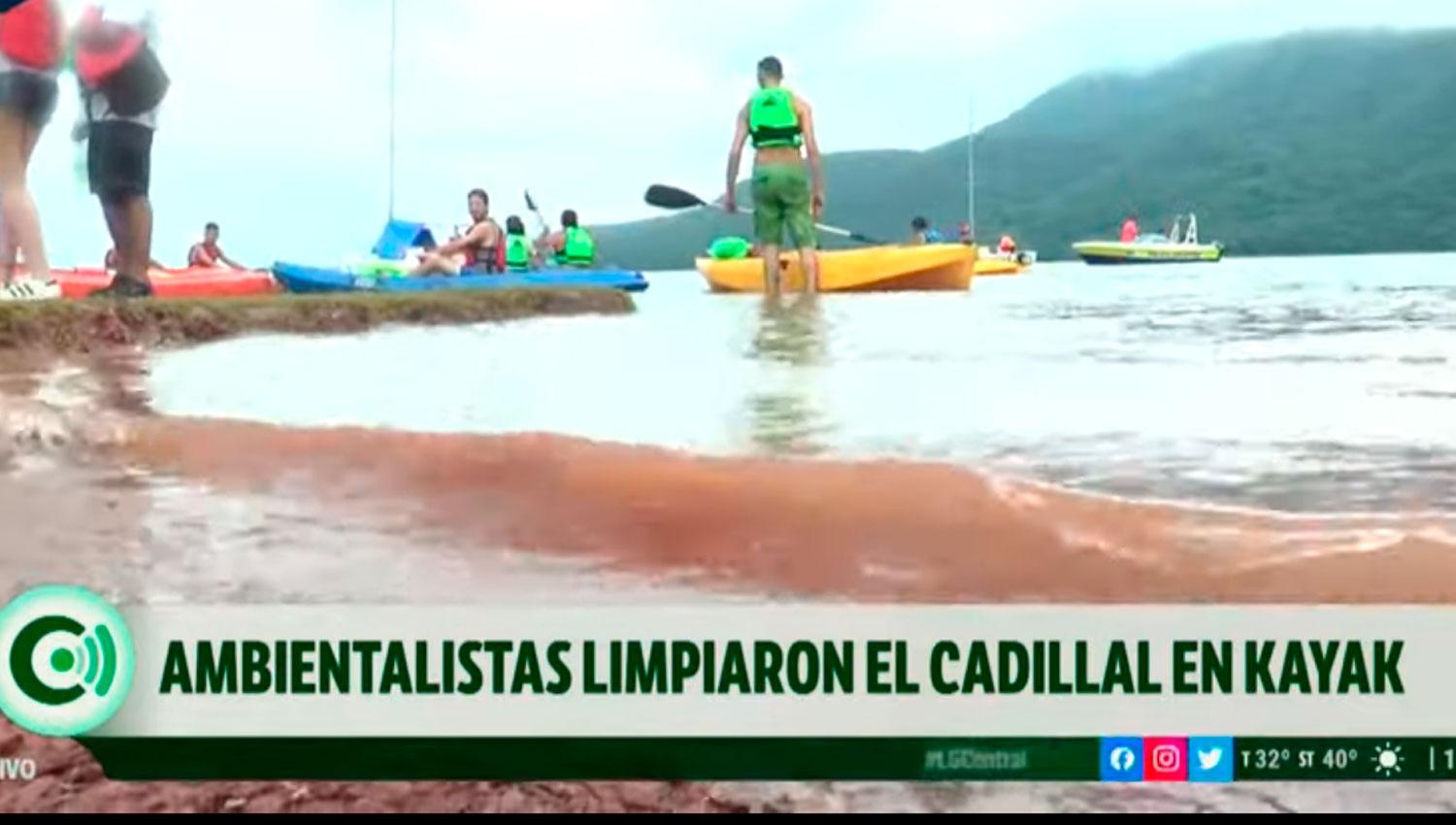 En Kayak, los ambientalistas limpiaron el dique El Cadillal
