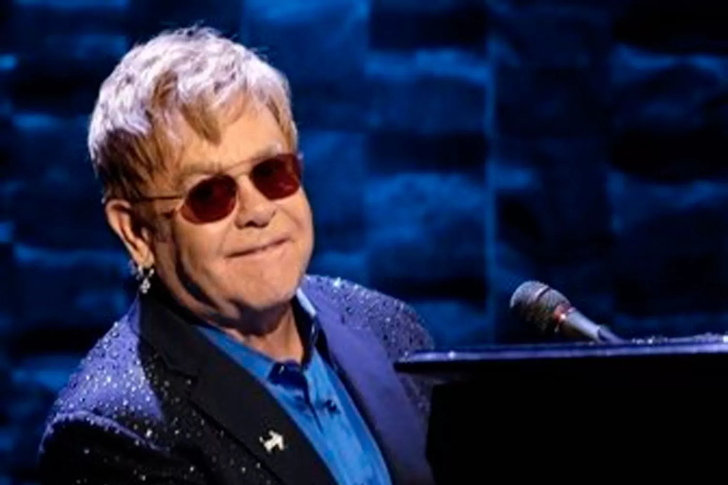 Elton John canceló sus próximos conciertos por neumonía