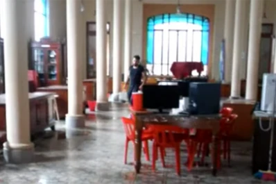 Por las lluvias se inundó una biblioteca del Círculo del Magisterio