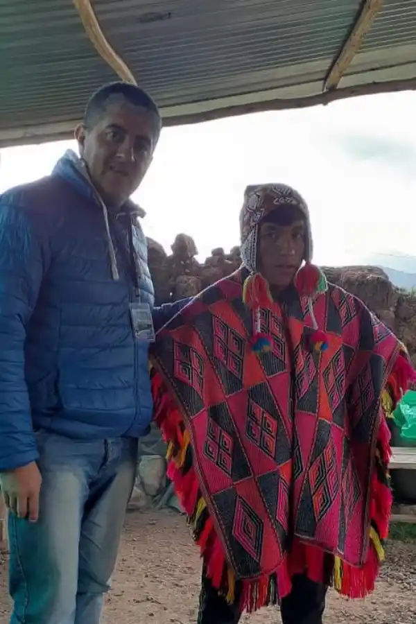 EN CUSCO. Ortega y el chamán al que le pidió por la clasificación de Atlético. 