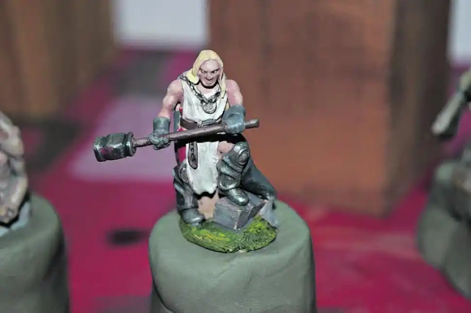 Para Vera, el trabajo con manualidades es tan cautivante que el artista pierde noción del tiempo. La paciencia es fundamental para lograr un modelado realista. 