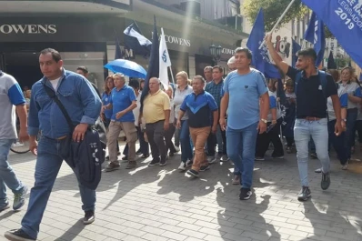 Atsa protesta frente a sanatorios céntricos por la demora en el pago de salarios