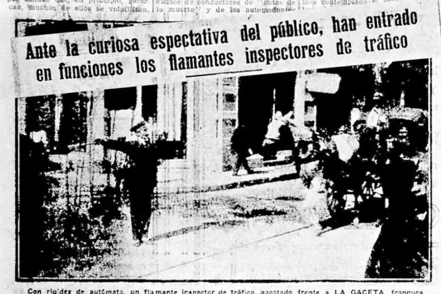 1926. Aparecen en escena los inspectores de tránsito o varitas. 