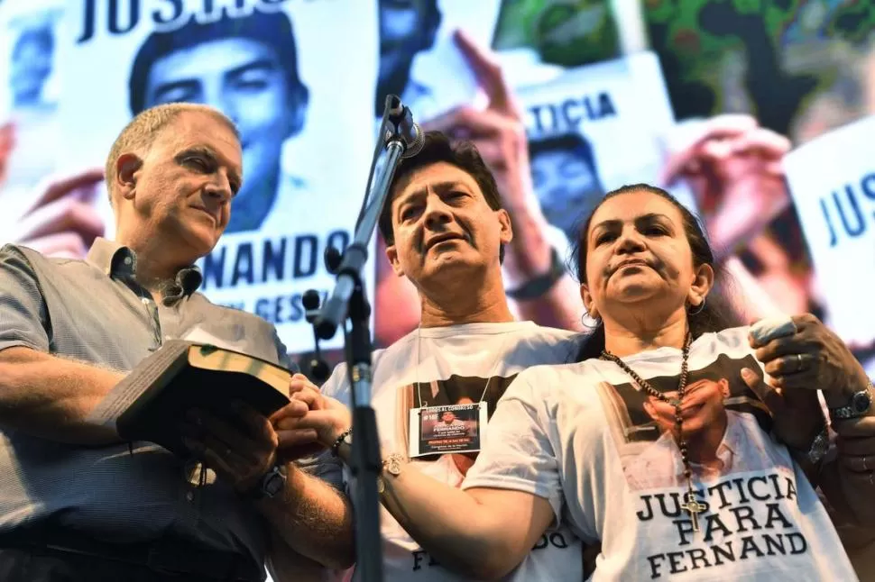 EN BUENOS AIRES. “Lo mataron a traición”, manifestó Graciela, madre de Fernando Báez Sosa, durante el acto central en la plaza del Congreso de la Nación. El país la acompañó a la distancia. telam